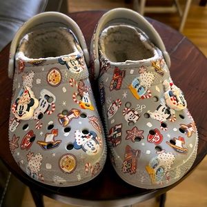 Used 2021 Disney Parks Christmas Holiday Fleece CROCS Unisex size w6 m4